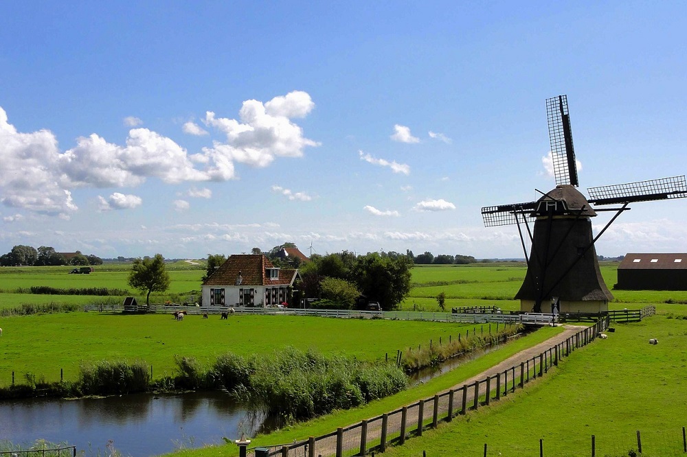 PBL wil groot deel van de boeren weg