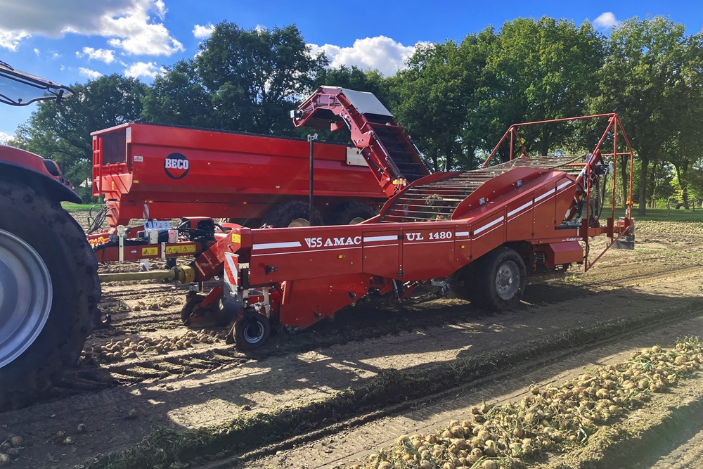 VSS Machinebouw brengt uienlader met doorvalmat op de markt