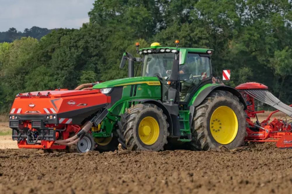 Kuhn introduceert nieuwe dubbeltrechter TF 2300 C